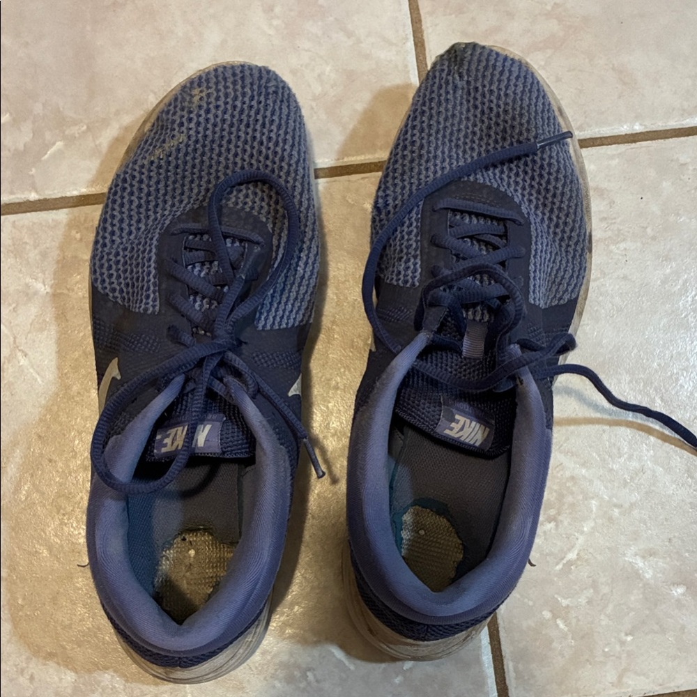 Nike Women's Navy Athletic Sneakers